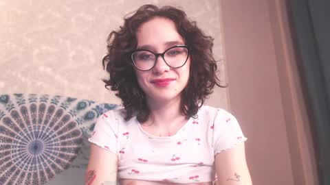 Snapshot of sunshinehella chatting on 01/24/25, 11:26 Hella online show from 01/24/25, 11:26