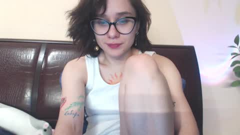 Snapshot of sunshinehella chatting on 01/31/25, 05:32 Hella online show from 01/31/25, 05:32