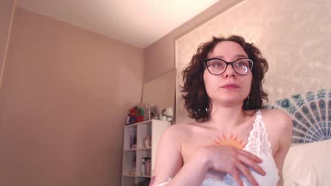 Snapshot of sunshinehella chatting on 02/06/25, 06:35 Hella online show from 02/06/25, 06:35