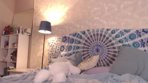 Snapshot of sunshinehella chatting on 02/07/25, 04:35 Hella online show from 02/07/25, 04:35