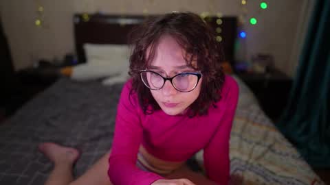 Snapshot of sunshinehella chatting on 02/23/25, 04:02 Hella online show from 02/23/25, 04:02