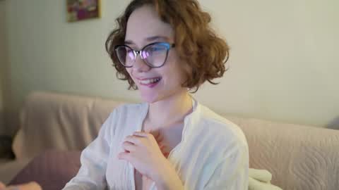 Snapshot of sunshinehella chatting on 04/09/26, 01:16 Hella online show from 04/09/26, 01:16