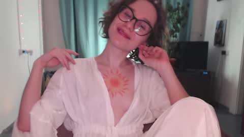 Snapshot of sunshinehella chatting on 04/18/26, 10:54 Hella online show from 04/18/26, 10:54