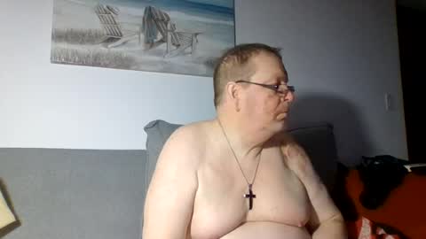 Snapshot of sunspotbaby chatting on 07/16/26, 01:33 Sunspotbaby online show from 07/16/26, 01:33