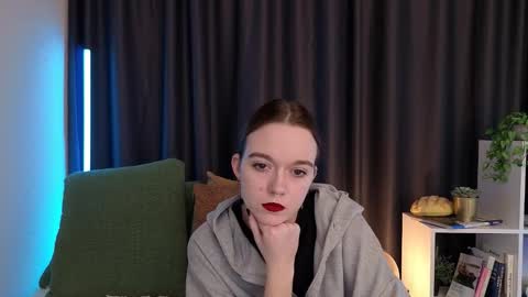 Snapshot of sunylily chatting on 03/18/26, 06:27 Lilith online show from 03/18/26, 06:27