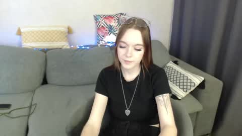 Snapshot of sunylily chatting on 04/13/26, 06:41 Lilith online show from 04/13/26, 06:41