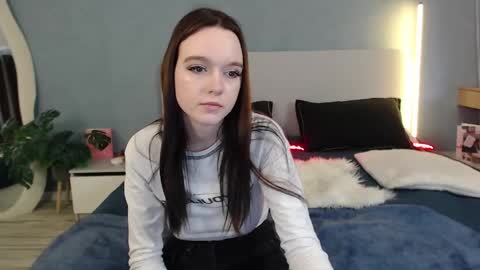 Snapshot of sunylily chatting on 04/17/26, 07:33 Lilith online show from 04/17/26, 07:33