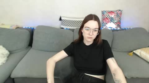 Snapshot of sunylily chatting on 04/24/26, 07:00 Lilith online show from 04/24/26, 07:00