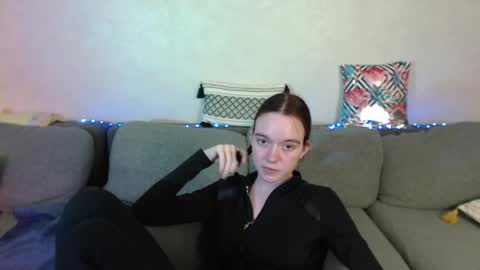 Snapshot of sunylily chatting on 04/25/26, 08:28 Lilith online show from 04/25/26, 08:28