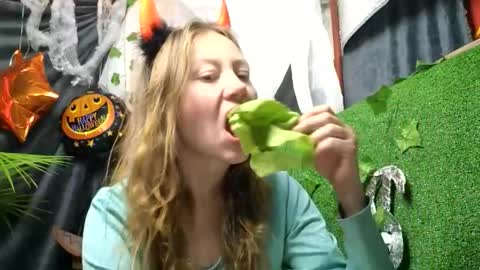 Snapshot of super_jony chatting on 10/31/25, 11:28 super jony and Marta GMT 1300-1800 every day online show from 10/31/25, 11:28