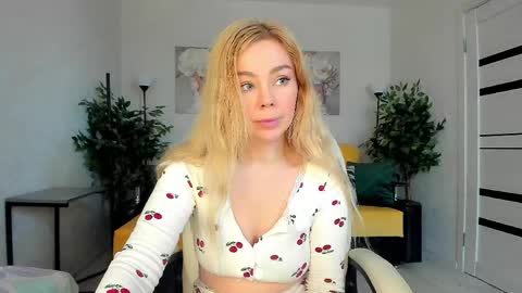 Snapshot of super_peach chatting on 04/13/26, 02:50 Jenn online show from 04/13/26, 02:50