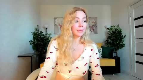 Snapshot of super_peach chatting on 04/14/26, 03:12 Jenn online show from 04/14/26, 03:12