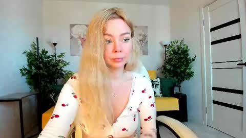 Snapshot of super_peach chatting on 04/18/26, 03:21 Jenn online show from 04/18/26, 03:21