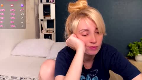 Snapshot of super_peach_stream chatting on 10/13/25, 04:29 ANNApvt open full info in bio online show from 10/13/25, 04:29