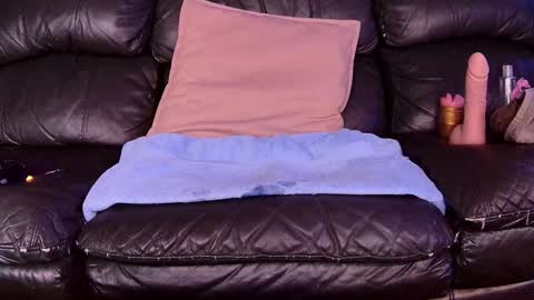 Snapshot of superduty5speed chatting on 01/25/25, 03:51 Thomas online show from 01/25/25, 03:51