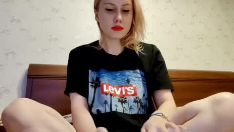 Snapshot of supereasyx chatting on 12/07/24, 10:45 Annie online show from 12/07/24, 10:45