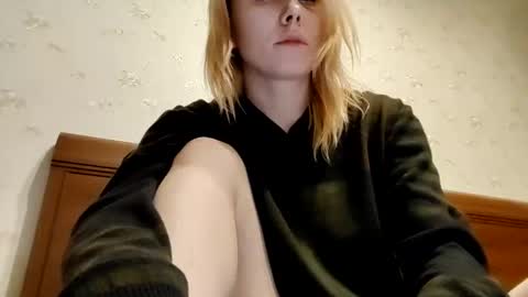 Snapshot of supereasyx chatting on 01/27/25, 01:52 Annie online show from 01/27/25, 01:52