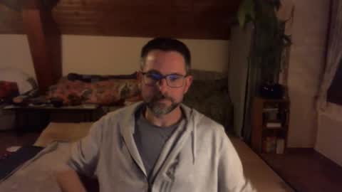 supersquirrel81 online show from 12/04/25, 06:27