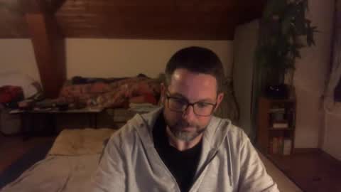 supersquirrel81 online show from 12/18/25, 05:19