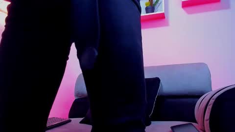 supreme_alpha_ online show from 11/28/25, 07:49