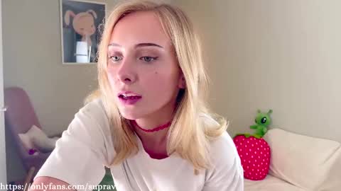 Snapshot of supremeraven chatting on 09/24/25, 02:42 Raven - Ravie online show from 09/24/25, 02:42