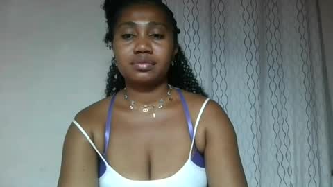 Snapshot of surbelle chatting on 06/30/26, 11:17 surbelle online show from 06/30/26, 11:17