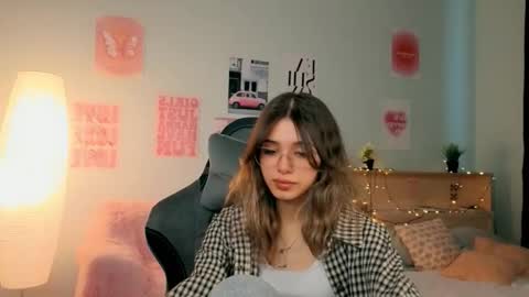 Snapshot of surfcheff chatting on 03/18/26, 01:25 Sara online show from 03/18/26, 01:25