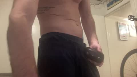 Snapshot of surfer6912 chatting on 02/11/26, 02:49 HungHank online show from 02/11/26, 02:49