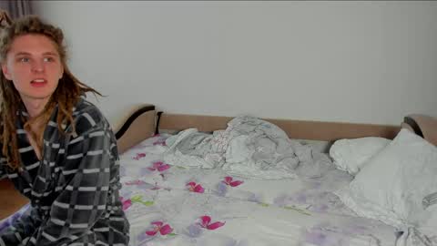 Snapshot of surfsexcouple chatting on 04/20/26, 01:47 surfsexcouple online show from 04/20/26, 01:47