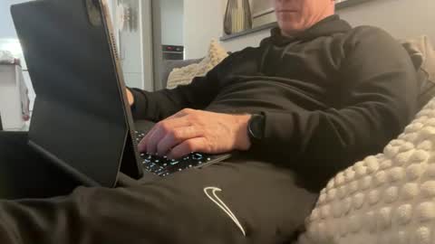 Snapshot of surfstar81 chatting on 01/12/26, 07:19 surfstar81 online show from 01/12/26, 07:19