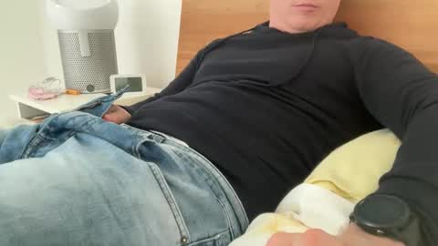 Snapshot of surfstar81 chatting on 01/13/26, 11:26 surfstar81 online show from 01/13/26, 11:26