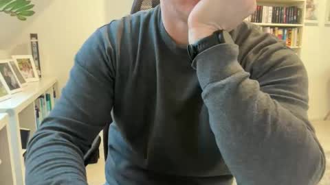 Snapshot of surfstar81 chatting on 01/15/26, 08:08 surfstar81 online show from 01/15/26, 08:08