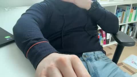 Snapshot of surfstar81 chatting on 02/04/26, 07:47 surfstar81 online show from 02/04/26, 07:47