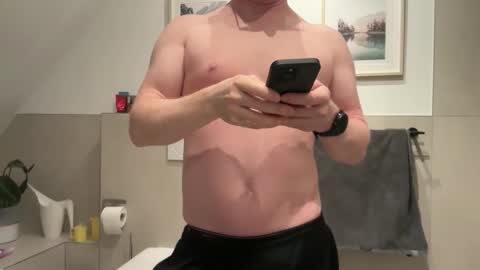 Snapshot of surfstar81 chatting on 03/21/26, 09:07 surfstar81 online show from 03/21/26, 09:07