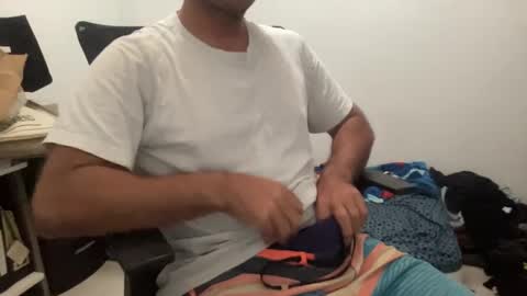 Snapshot of surftravel chatting on 01/01/25, 11:38 surftravel online show from 01/01/25, 11:38