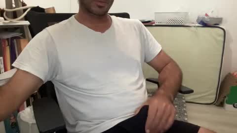 Snapshot of surftravel chatting on 09/16/25, 01:28 surftravel online show from 09/16/25, 01:28