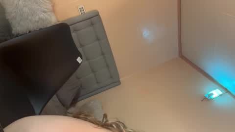 Snapshot of surprisecockmia chatting on 02/14/25, 02:54 Mia online show from 02/14/25, 02:54