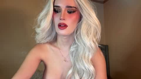 Snapshot of surprisecockmia chatting on 02/18/25, 01:32 Mia online show from 02/18/25, 01:32