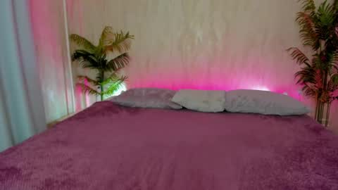 Annie online show from 12/29/24, 01:02