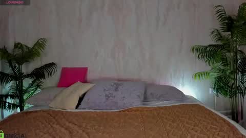 Annie online show from 09/19/25, 11:27