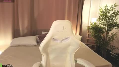 Annie online show from 04/18/26, 02:48