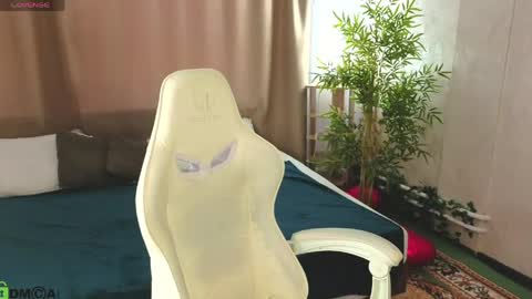 Annie online show from 05/20/26, 01:56