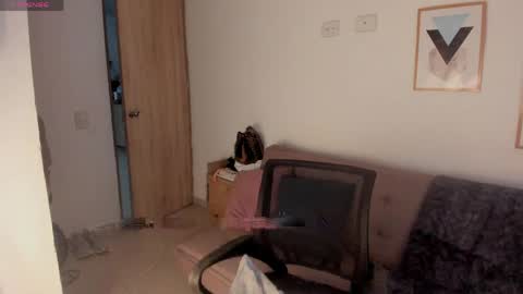 Snapshot of susan_arango chatting on 04/19/26, 12:22 susan love online show from 04/19/26, 12:22