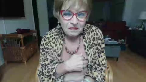 Snapshot of susanandlisa chatting on 12/14/25, 10:47 sexualsusan online show from 12/14/25, 10:47