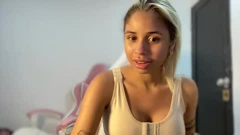 Snapshot of susandolls_ chatting on 11/18/25, 01:33 susan online show from 11/18/25, 01:33