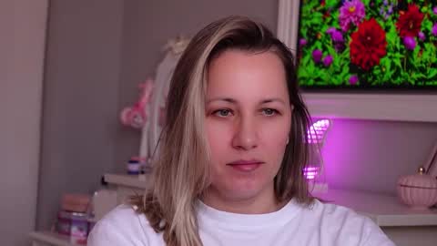 Snapshot of susanjewel chatting on 03/09/26, 07:23 SusanJewel online show from 03/09/26, 07:23