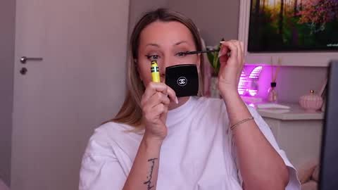 Snapshot of susanjewel chatting on 04/07/26, 08:48 SusanJewel online show from 04/07/26, 08:48