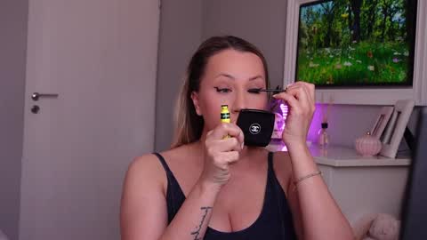 Snapshot of susanjewel chatting on 04/08/26, 08:47 SusanJewel online show from 04/08/26, 08:47