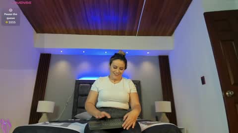 Snapshot of susann_ross chatting on 03/26/26, 10:43 Susan Everyday From 0530 to 1430 Col Time online show from 03/26/26, 10:43