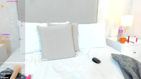 susanthomass online show from 11/24/25, 11:48